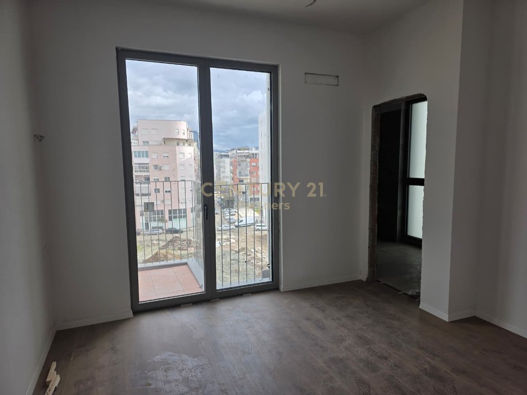 APARTMENT 1+1+2 FOR SALE WITH TOILETS NEAR Bulevardi Ri (Park Avenue)! PARKING SPACE WITH EXTRA PRICE
