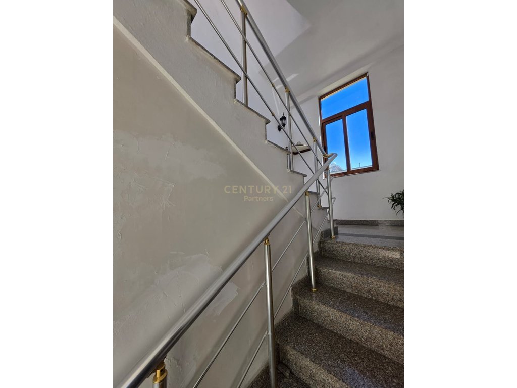 🏡 3-Story Villa with Yard for Sale – Beach Area (Railway), Durrës