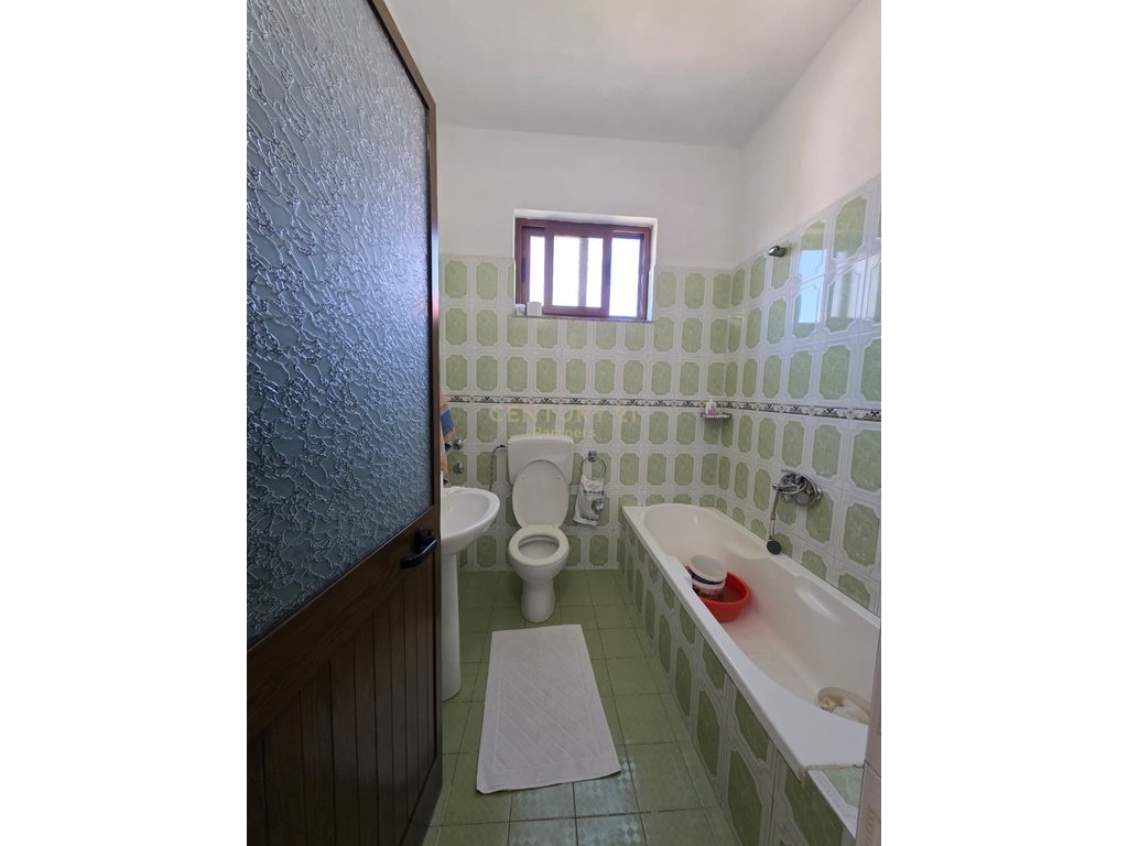 🏡 3-Story Villa with Yard for Sale – Beach Area (Railway), Durrës
