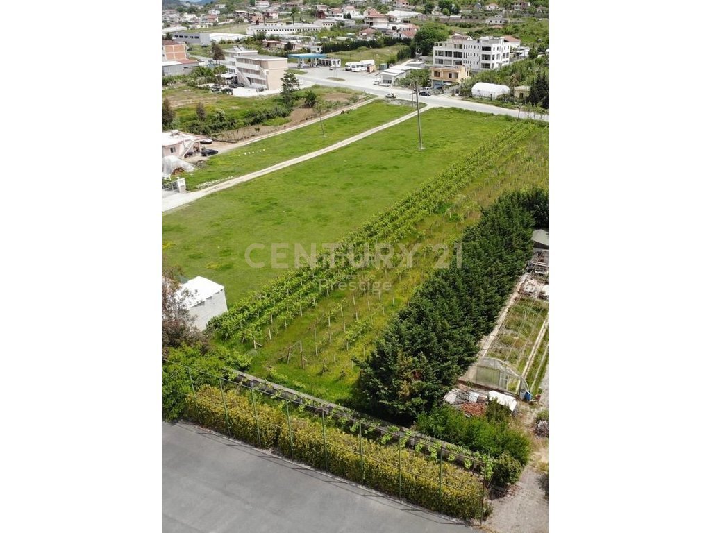 FOR SALE, ON THE MAIN ROAD IN PEZE-HELMES!