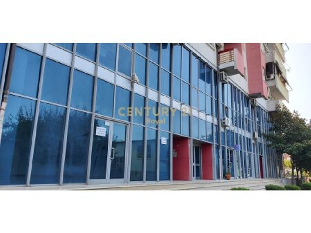COMMERCIAL PREMISES FOR SALE ON DRITAN HOXHA STREET, LAPRAKE!
