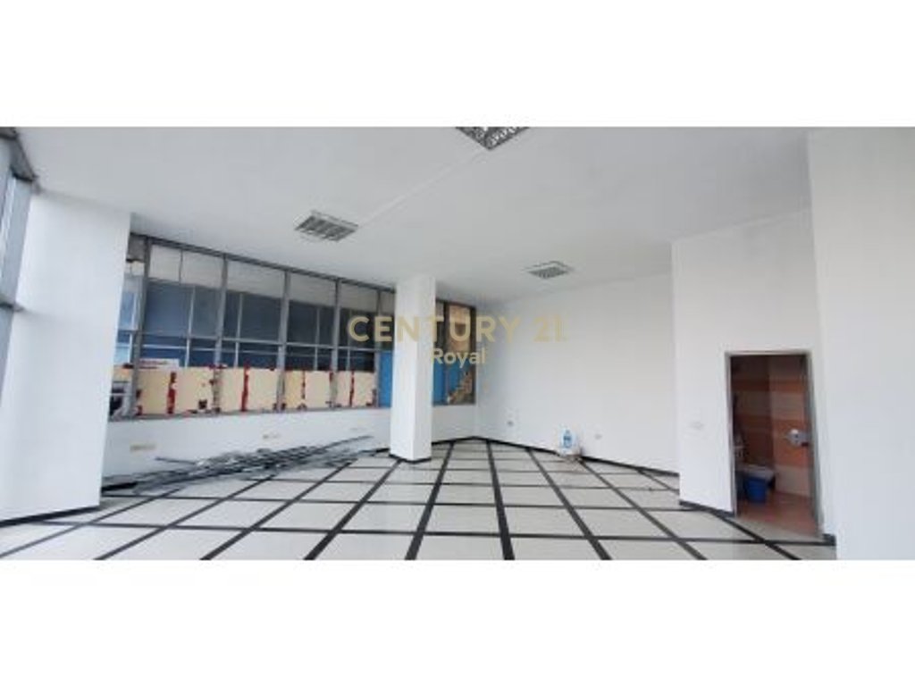 COMMERCIAL PREMISES FOR SALE ON DRITAN HOXHA STREET, LAPRAKE!