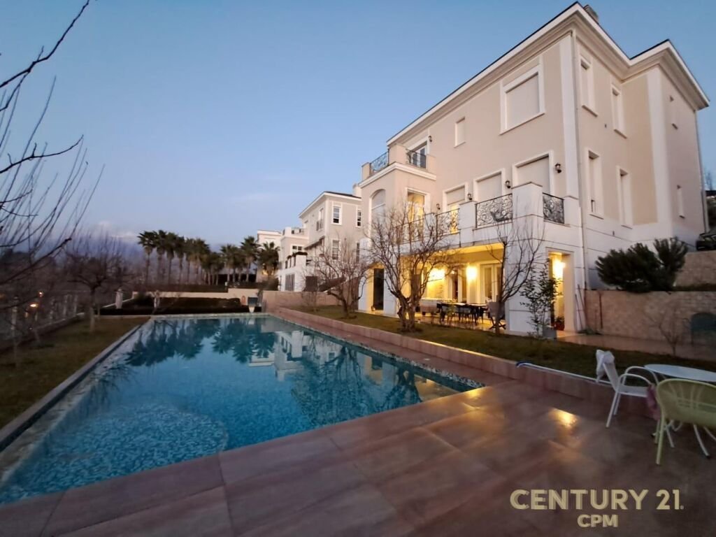 ROLLING HILLS 1, 3-storey villa with swimming pool for rent