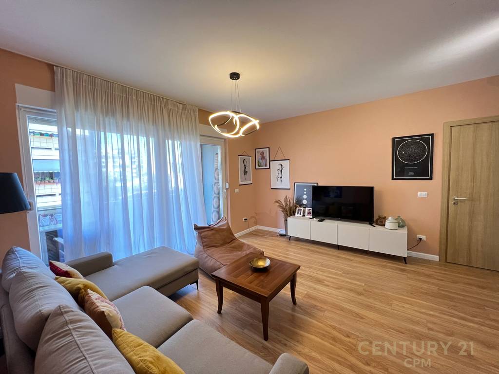 2+1 Apartment for rent on Barrikadave St!
