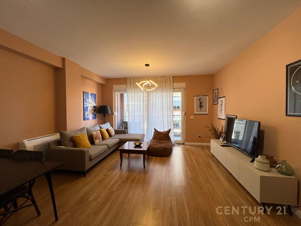 2+1 Apartment for rent on Barrikadave St!