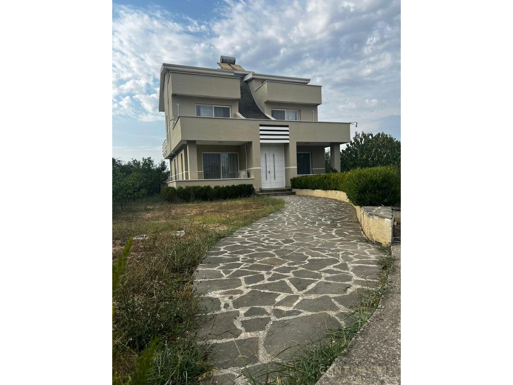 A 3-story villa is for rent in Prush