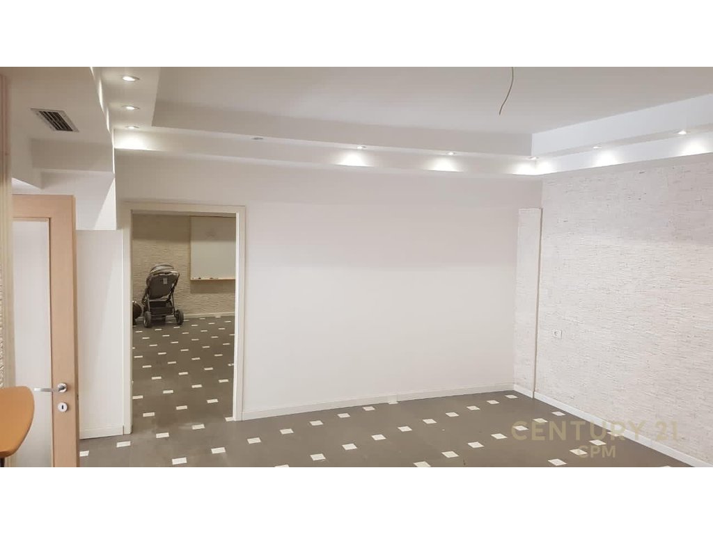 Commercial Space for Sale – Paris Commune