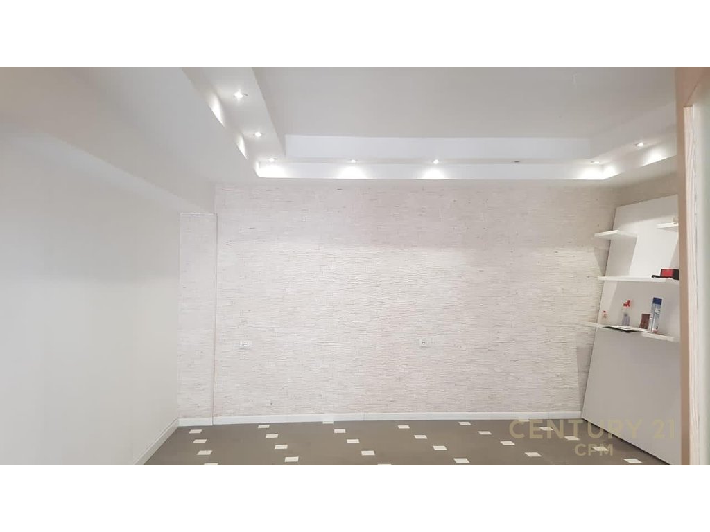 Commercial Space for Sale – Paris Commune