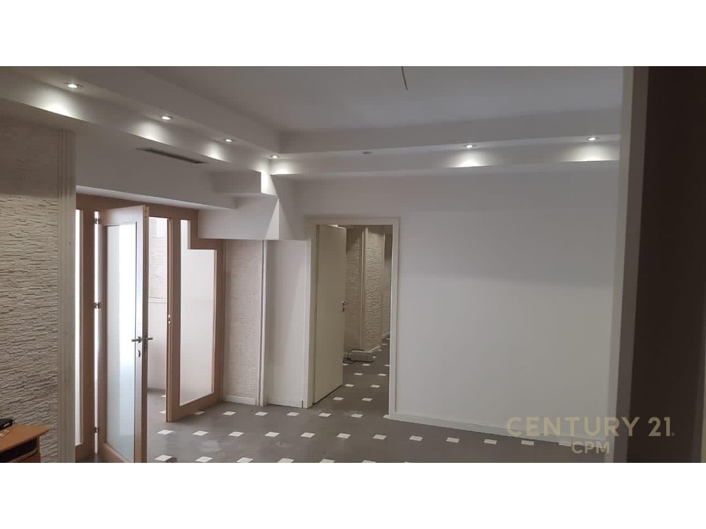 Commercial Space for Sale – Paris Commune