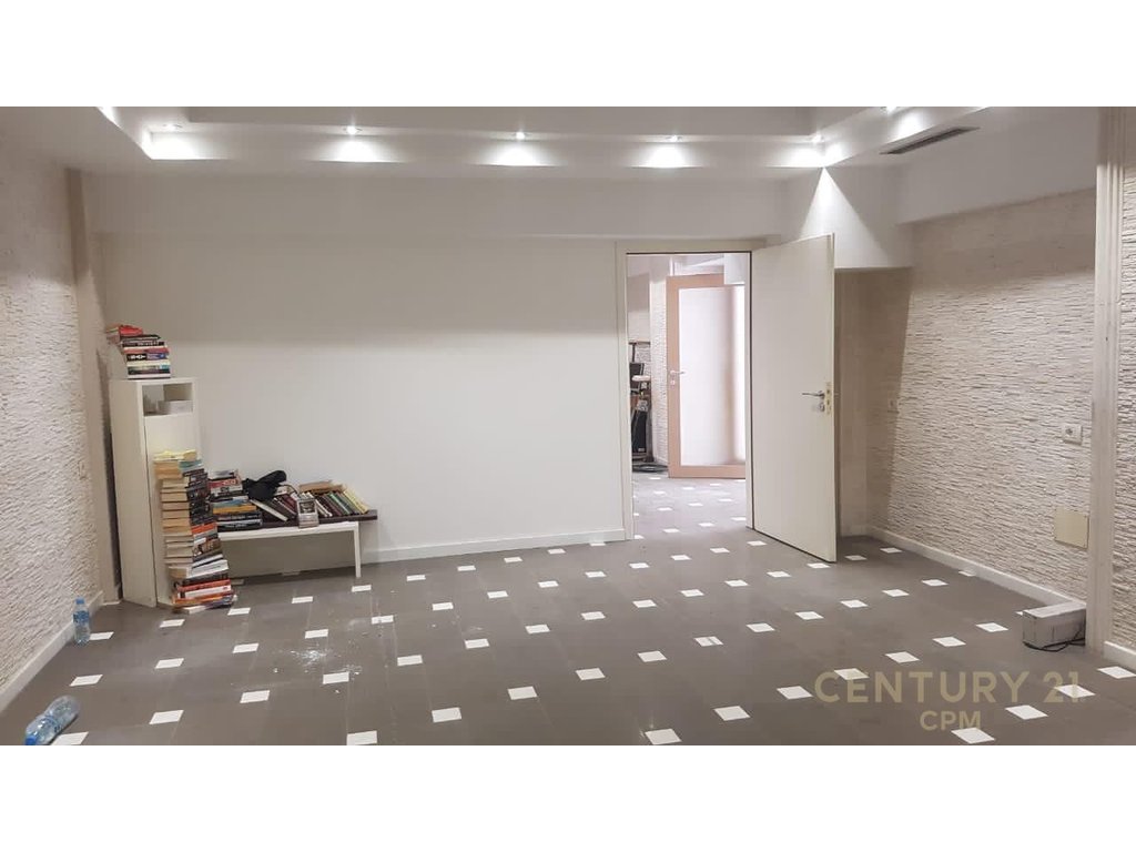 Commercial Space for Sale – Paris Commune