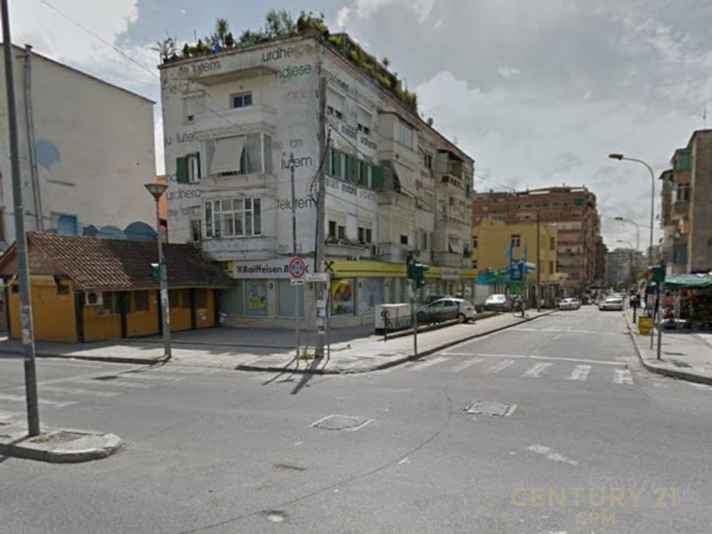 Commercial Space for Sale on Bardhyl Street! Business space for sale on Bardhyl street, near the "4 Martyrs" intersection.