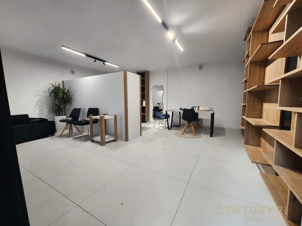 Shop for sale in Fresk near 17 Shkurti school 100000€ | 48 m²