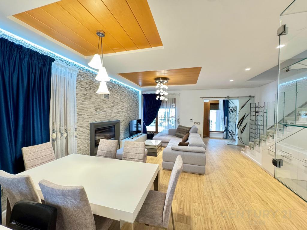 MODERN VILLAS FOR RENT IN COLOMBO 2 RESIDENCE, NEAR TEG, 3+1+3 AND 3 PARKING SPOTS!
