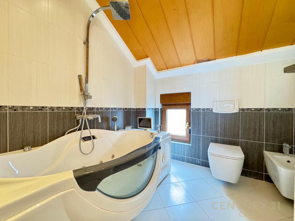 MODERN VILLAS FOR RENT IN COLOMBO 2 RESIDENCE, NEAR TEG, 3+1+3 AND 3 PARKING SPOTS!