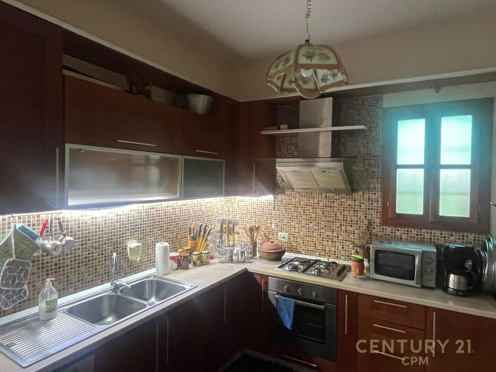 TRADITIONAL VILLA FOR RENT – PETRELË