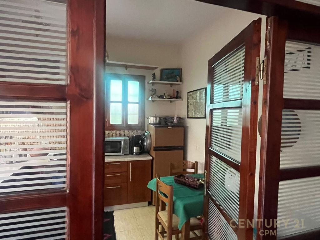 TRADITIONAL VILLA FOR RENT – PETRELË