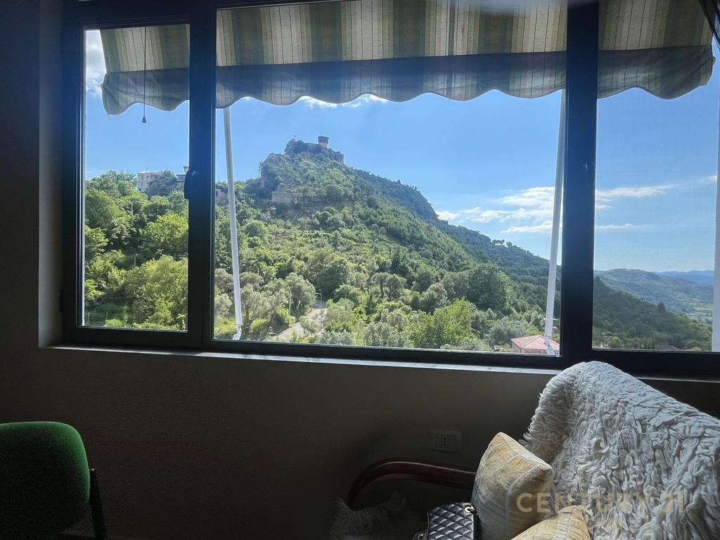 TRADITIONAL VILLA FOR RENT – PETRELË