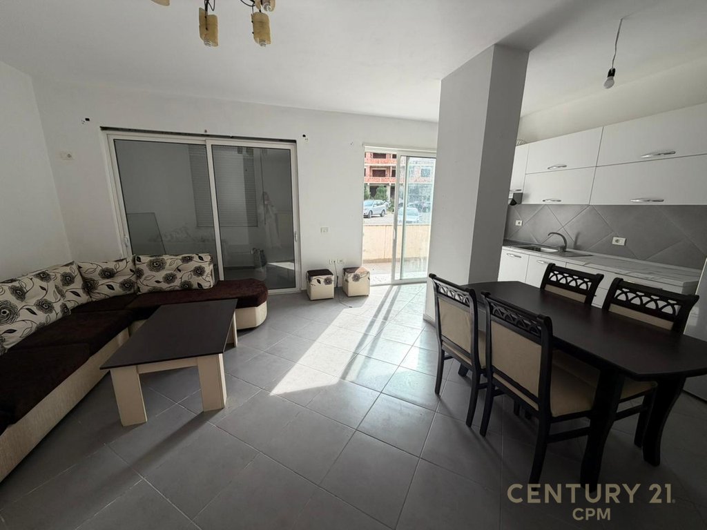 2+1+2 apartment for sale near the Botanical Garden of Tirana and the Botanical Garden Mosque