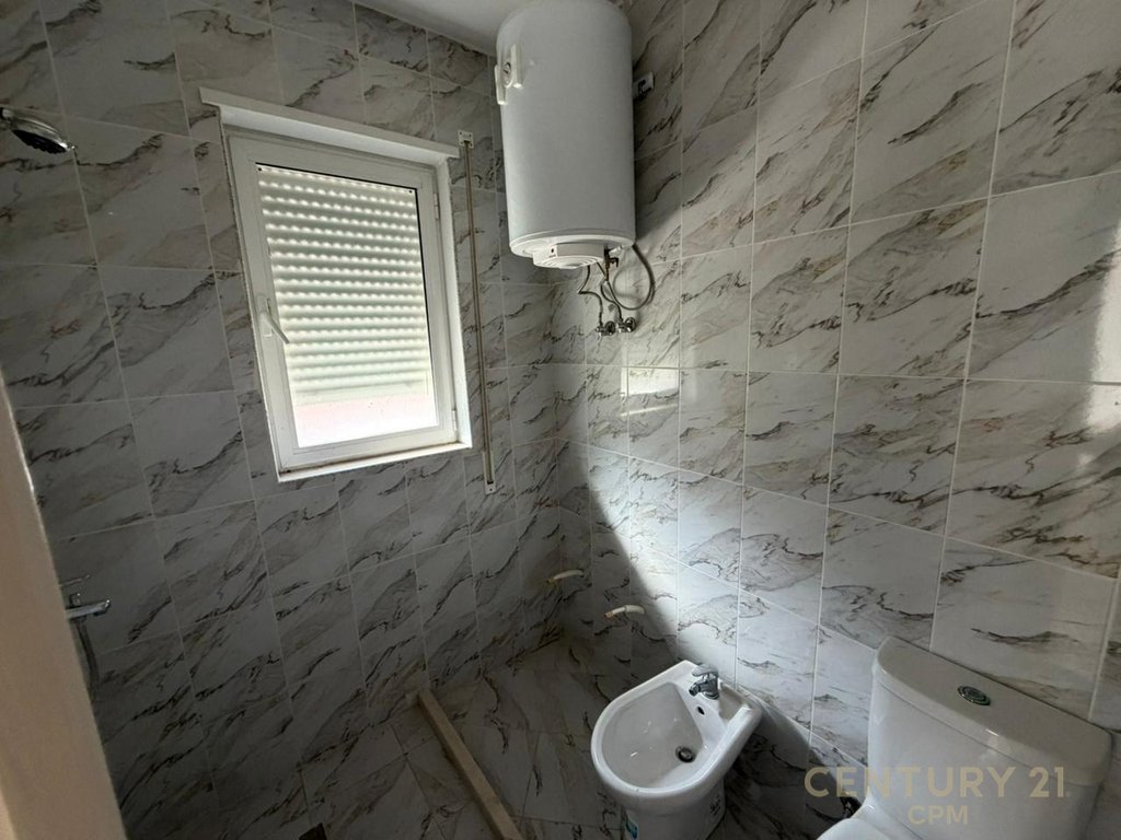 2+1+2 apartment for sale near the Botanical Garden of Tirana and the Botanical Garden Mosque