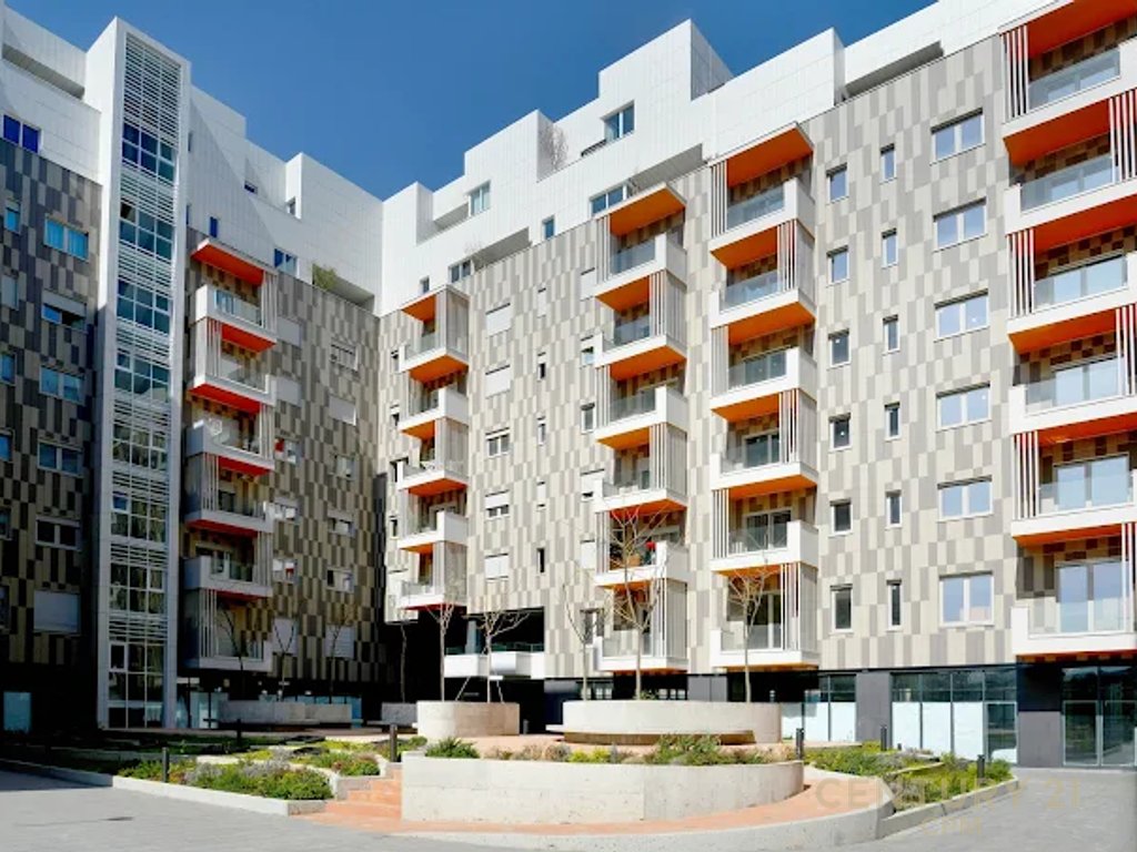 1+1 Apartment for Rent at Zogu i Zi, Foleja e Gjelber