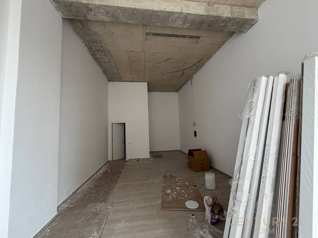 Commercial unit for sale in the Dry Lake area