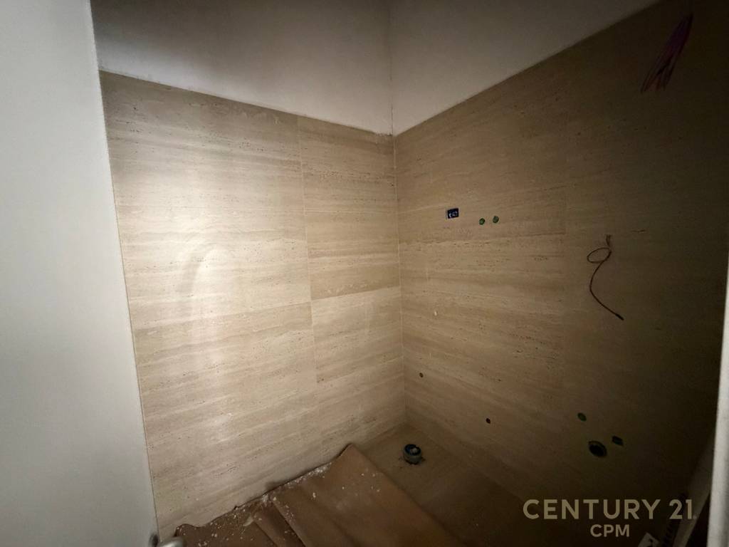Commercial unit for sale in the Dry Lake area