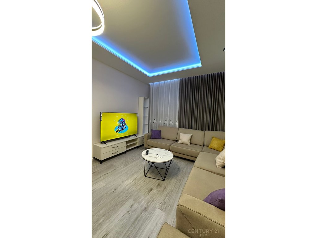 1+1 apartment for rent near the Red School