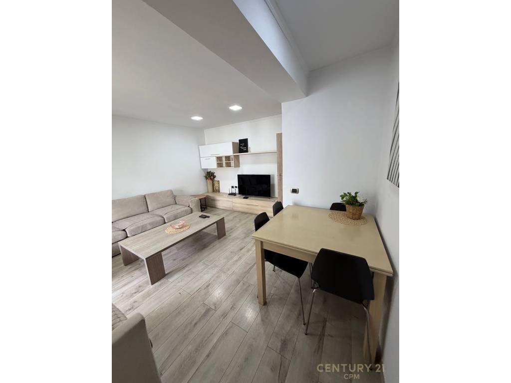 Apartament 2+1 me qira në qendër