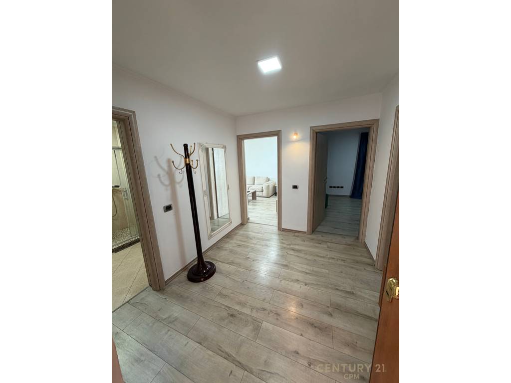 Apartament 2+1 me qira në qendër