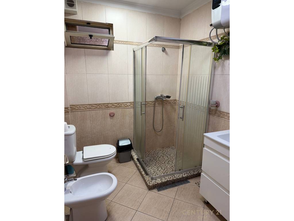 Apartament 2+1 me qira në qendër
