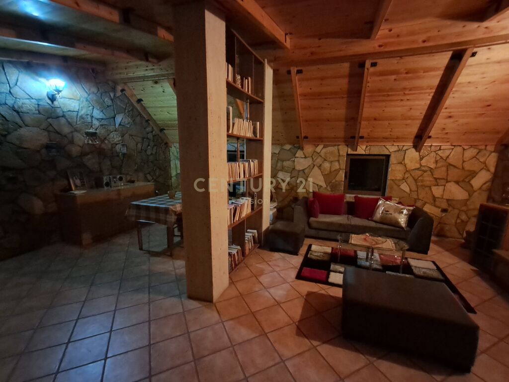 3-storey villa + land for sale in Tophanë, Shkodër - 363 m²