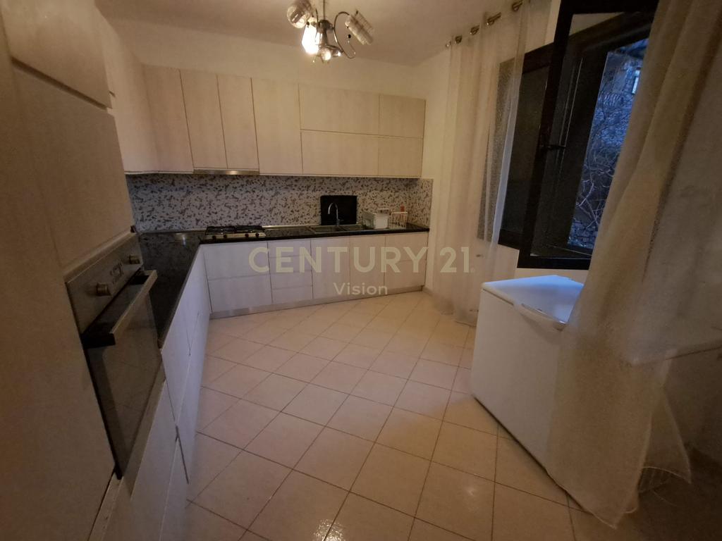 4-Storey Villa + land for rent in the center of Shiroka - 1000 m²