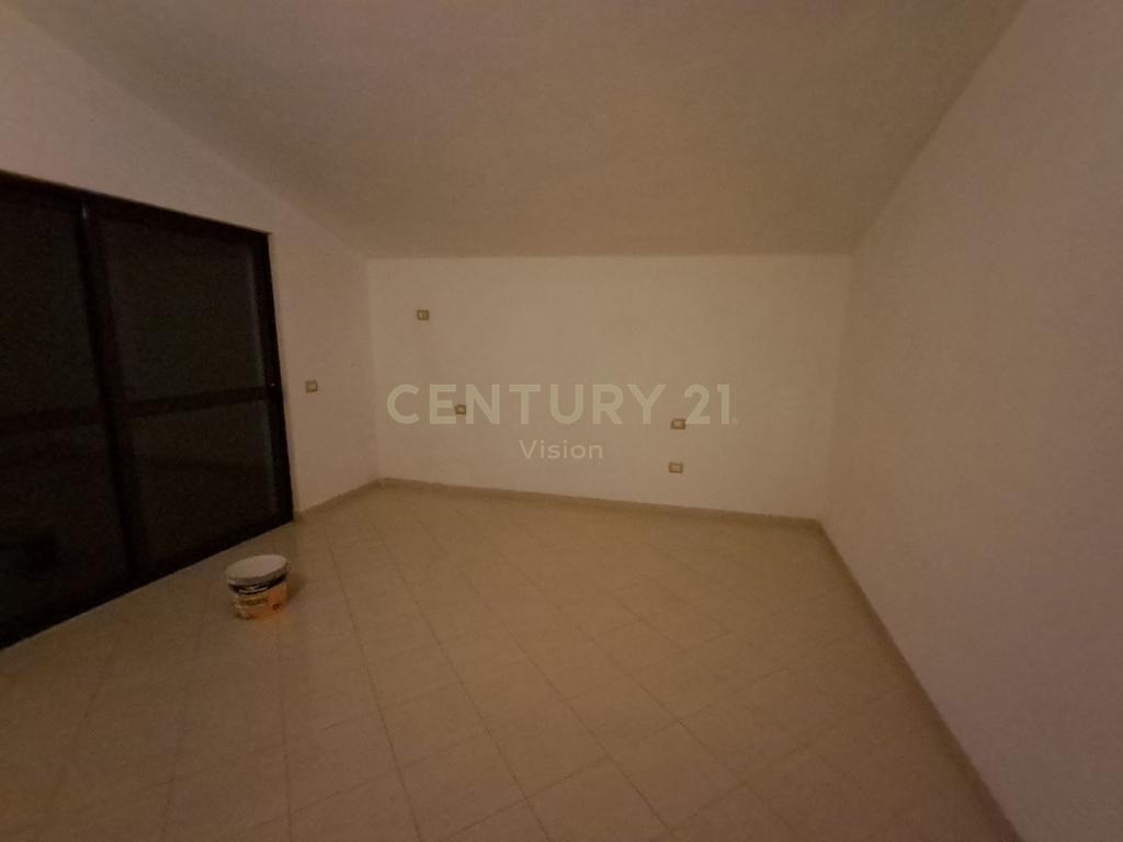 4-Storey Villa + land for rent in the center of Shiroka - 1000 m²