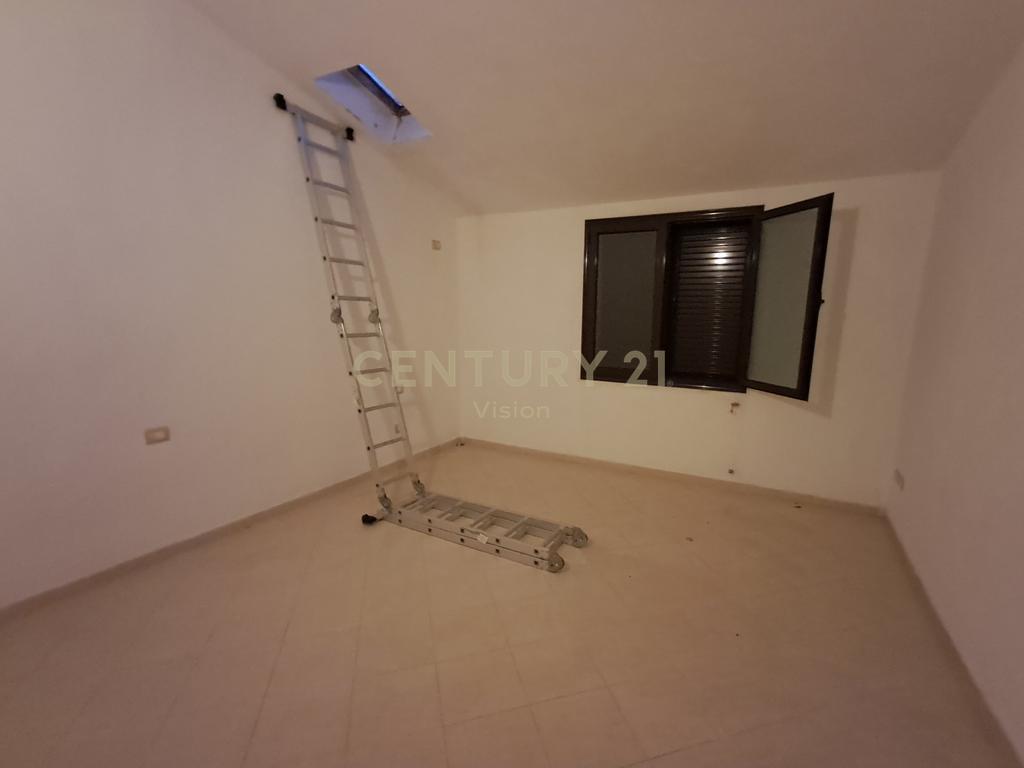 4-Storey Villa + land for rent in the center of Shiroka - 1000 m²