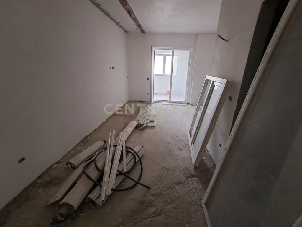 Apartment 3+1+3 bathrooms For Sale near Pedonale, Shkodër