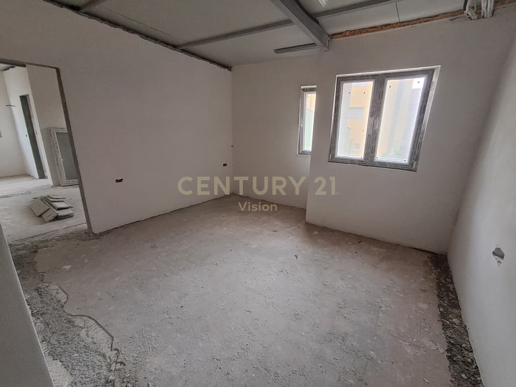 Apartment 3+1+3 bathrooms For Sale near Pedonale, Shkodër