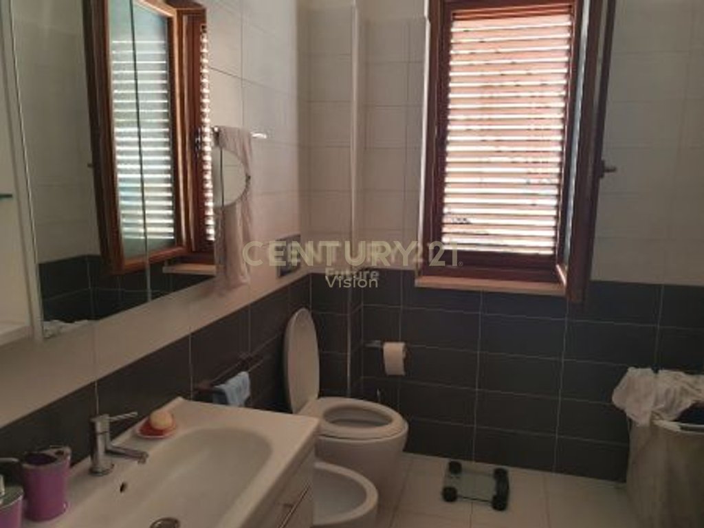 3-story villa for sale near Regional Hospital, Shkodër - | 265 m²