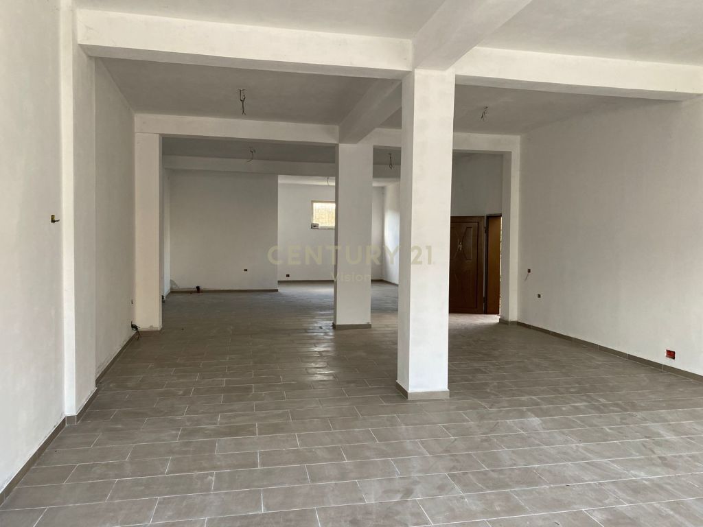 COMMERCIAL ENVIRONMENT FOR RENT!!!
