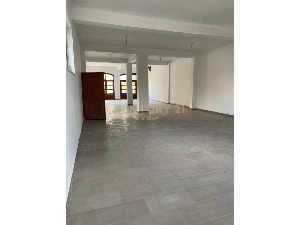 COMMERCIAL ENVIRONMENT FOR RENT!!!