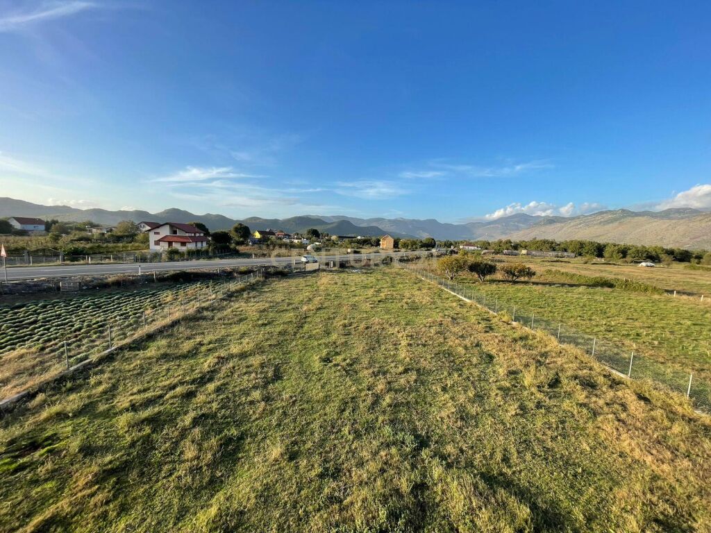 Villa for sale + 2000 m2 of land in Malesi te Madhe!!