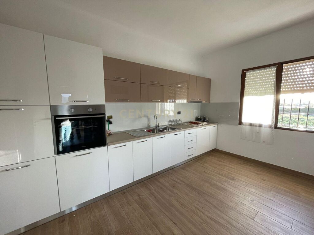 Villa for sale + 2000 m2 of land in Malesi te Madhe!!