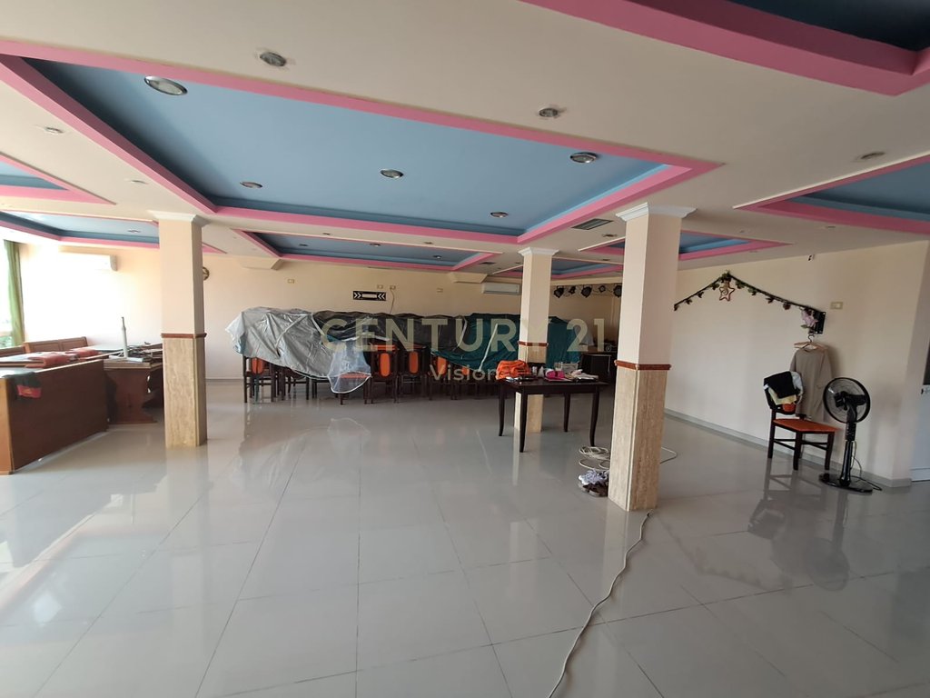 3-storey villa + business premises for sale in Zues, Shkodër