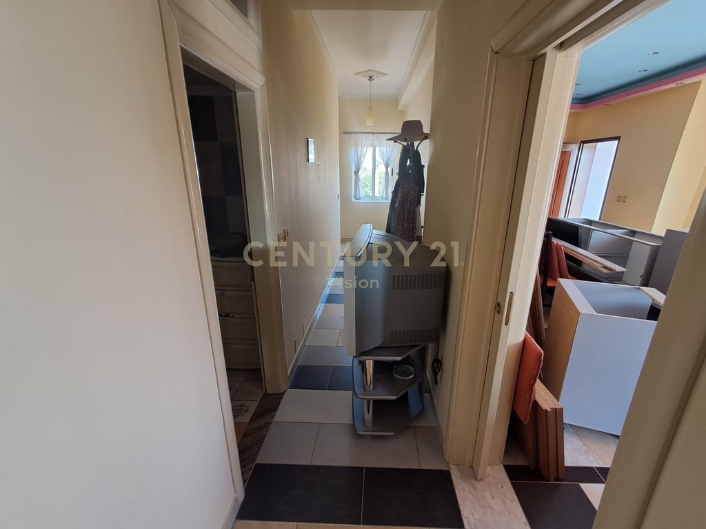 3-storey villa + business premises for sale in Zues, Shkodër