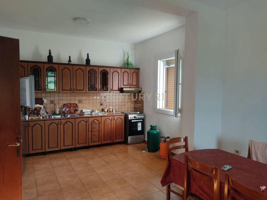 3-storey villa + land for sale in Rranxa, Bushat, Shkodër - €195,000 | 1139 m²