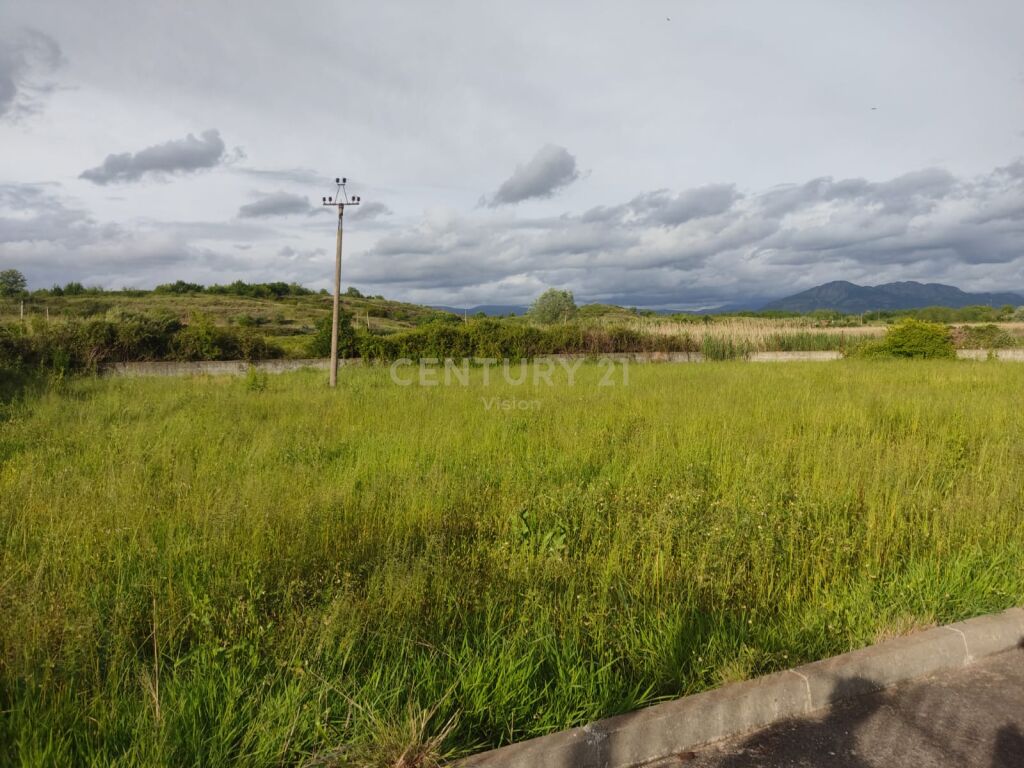 3-storey villa + land for sale in Rranxa, Bushat, Shkodër - €195,000 | 1139 m²