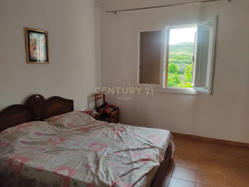3-storey villa + land for sale in Rranxa, Bushat, Shkodër - €195,000 | 1139 m²