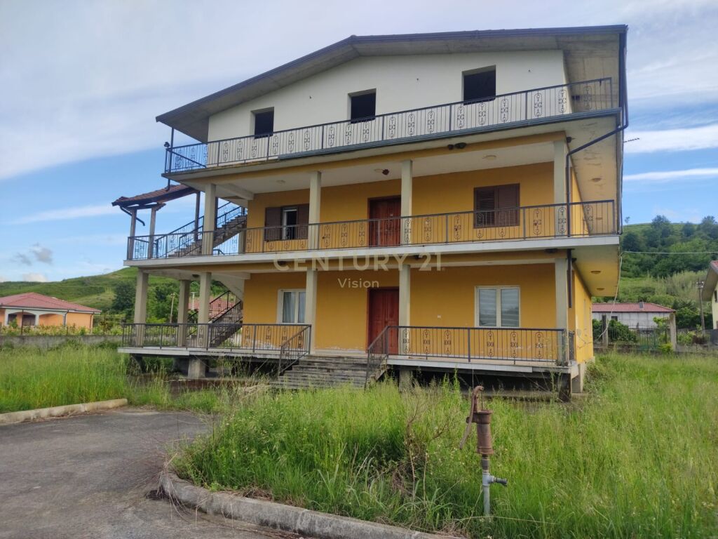 3-storey villa + land for sale in Rranxa, Bushat, Shkodër - €195,000 | 1139 m²