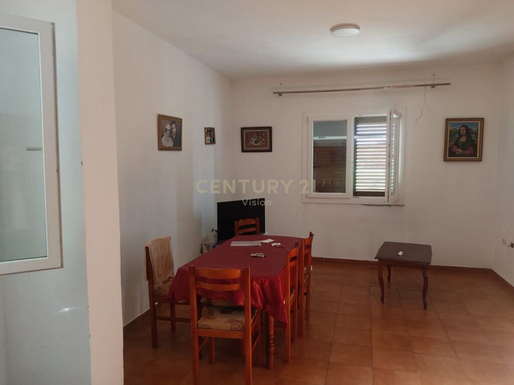 3-storey villa + land for sale in Rranxa, Bushat, Shkodër - €195,000 | 1139 m²