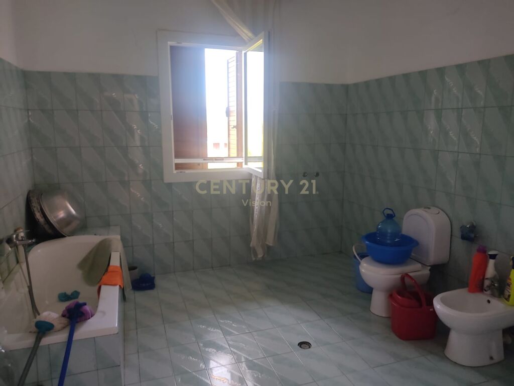 3-storey villa + land for sale in Rranxa, Bushat, Shkodër - €195,000 | 1139 m²
