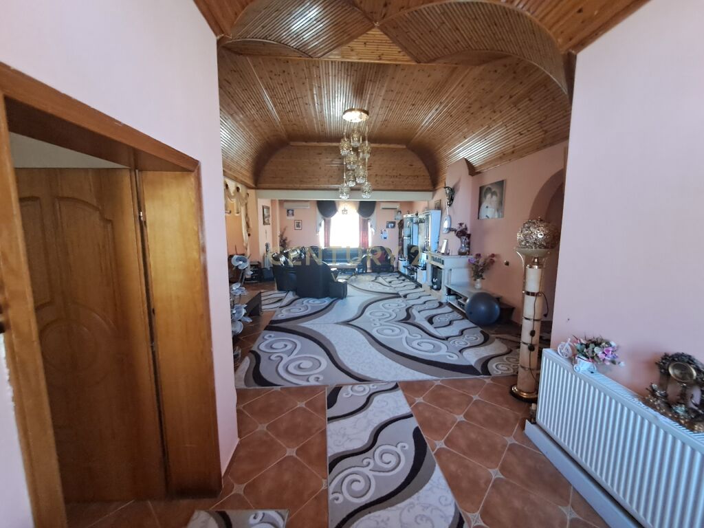 FOR SALE AMERICAN STYLE VILLA 330 m² AND 4,500 m² LAND